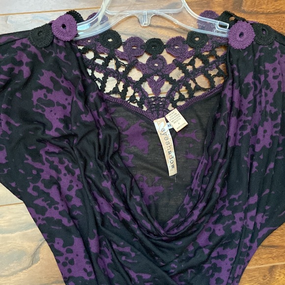 Beautiful cowl neck style tie dye print top in size M - Picture 2 of 5